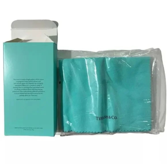 NIB Beautiful TIFFANY & CO. 18X18 AUTHENTIC POLISHING CLOTH - Picture 3 of 5